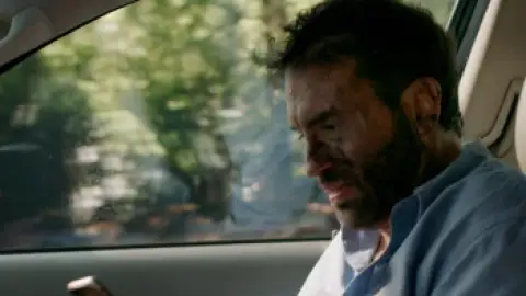 Still 4 of Tailgate (2019) WEB-DL [Hindi (ORG 2.0) + Dutch] 1080p 720p & 480p Dual Audio [x264/ESubs]