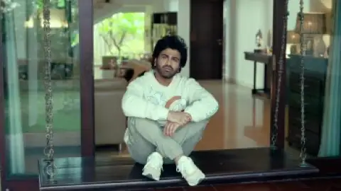 Still 1 of Nari Nari Naduma Murari (2026) WEB-DL [Hindi (DD5.1) & Telugu] 4K 1080p 720p & 480p Dual Audio [x264/10Bit-HEVC]