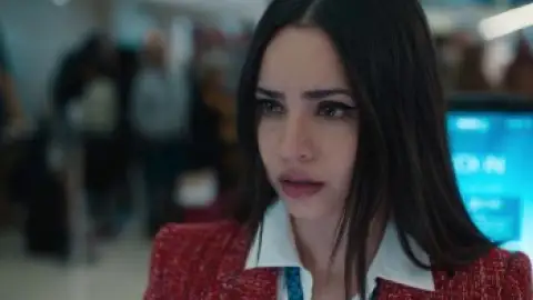 Still 5 of Carry-On (2024) WEB-DL [Hindi (ORG 5.1) & English] 1080p 720p & 480p Dual Audio [x264/10Bit-HEVC]
