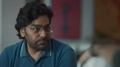 Still 6 of Murder in Mahim (Season 1) WEB-DL [Hindi DD5.1] 1080p 720p & 480p [x264/10Bit-HEVC] HD | ALL Episodes [JioCinema Series]