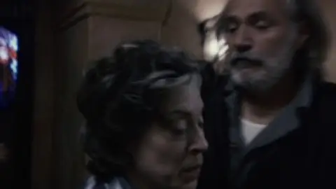Still 2 of Quarantine (2008) BluRay [Hindi (DD5.1) & English] 1080p 720p & 480p Dual Audio [x264/ESubs]