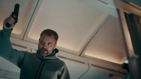 Still 8 of Hijack (Season 1) WEB-DL [Hindi (DD5.1) & English] 4K 1080p 720p & 480p [x264/10Bit-HEVC] | [ALL Episodes] | AppleTV+ Series