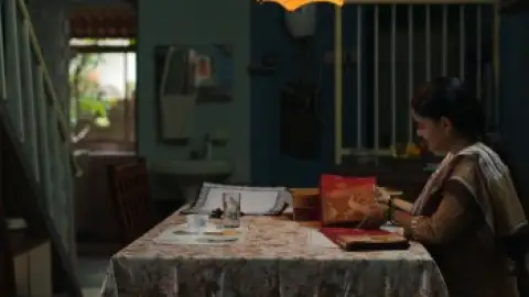 Still 4 of Three of Us (2023) WEB-DL [Hindi DD5.1] 1080p 720p & 480p [x264/ESubs]