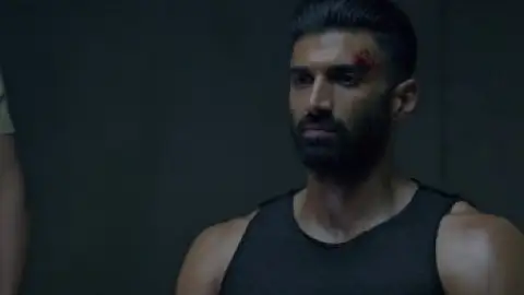Still 4 of Malang (2020) WEB-DL [Hindi DD5.1] 1080p 720p & 480p [x264/HEVC]