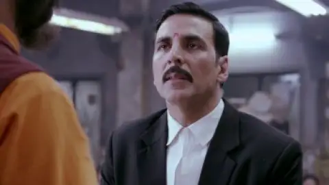 Still 4 of Jolly LLB 2 (2017) BluRay [Hindi DD5.1] 1080p 720p & 480p [x264/HEVC]