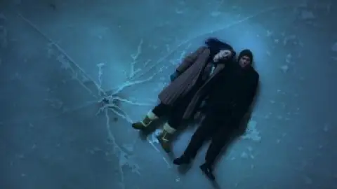 Still 3 of Eternal Sunshine of the Spotless Mind (2004) REMASTERED BluRay [Hindi (ORG 5.1) & English] 4K 1080p 720p & 480p Dual Audio [x264/10Bit-HEVC]