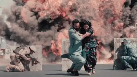 Still 1 of Akelli (2023) WEB-DL [Hindi DD5.1] 4K 1080p 720p & 480p [x264/HEVC]