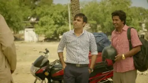 Still 2 of Panchayat (Season 1) WEB-DL [Hindi DD5.1] 4K 1080p 720p & 480p [x264/HEVC] HD | ALL Episodes [PrimeVideo Series]