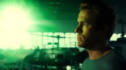 Still 5 of Green Lantern (2011) BluRay [Hindi (DD2.0) & English] 1080p 720p & 480p Dual Audio [x264/10Bit-HEVC]