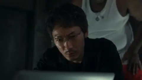 Still 1 of Tokyo Swindlers (Season 1) WEB-DL [Hindi (ORG 5.1) & English] 1080p 720p & 480p [x264/VP9] | [ALL Episodes] | NF Series