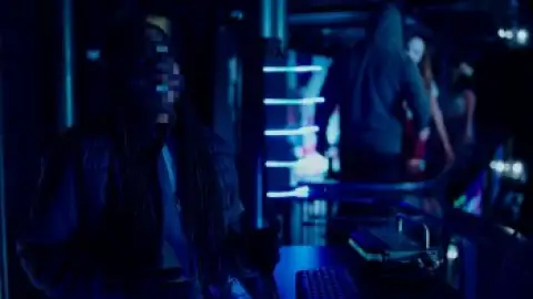 Still 7 of Upload (Season 1) WEB-DL [Hindi (ORG 5.1) & English] 1080p 720p [10 bit HEVC] | [ALL Episodes] | AMZN Series