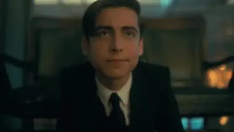 Still 1 of The Umbrella Academy (Season 2) WEB-DL [Hindi (DD5.1) & English] 1080p 720p & 480p [x264/Esubs] | [ALL Episodes] | NF Series