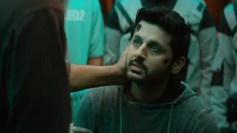 Still 6 of Robinhood (2025) UNCUT DS4K WEB-DL [Hindi (DD2.0) & Telugu] 4K 1080p 720p & 480p Dual Audio [x264/10Bit-HEVC]