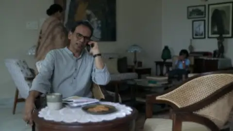 Still 2 of Daldal (Season 1) WEB-DL [Hindi DD5.1] 4K 1080p 720p & 480p [x264/HEVC] HD | ALL Episodes [PrimeVideo Series]