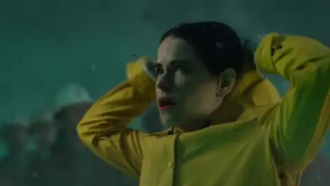 Still 6 of The Rig (Season 1) WEB-DL [Hindi (ORG 5.1) & English] Dual Audio 1080p 720p & 480p x264 DD5.1 | PrimeVideo Series