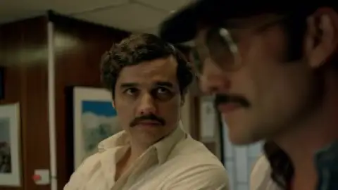 Still 1 of Narcos (Season 3) WEB-DL [Hindi (ORG 5.1) & English] Dual Audio 1080p 720p & 480p x264 DD5.1 | NetFlix Series
