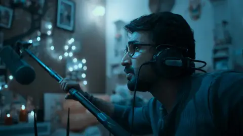 Still 2 of Sabdham (2025) DS4K WEB-DL [Hindi (DD5.1) & Tamil] 4K 1080p 720p & 480p Dual Audio [x264/HEVC]