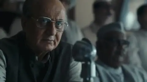 Still 7 of Emergency (2025) WEB-DL [Hindi DD5.1] 4K 1080p 720p & 480p [x264/HEVC] | [NF]