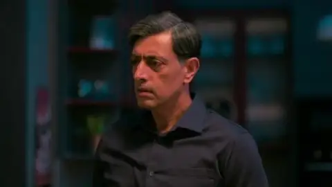 Still 1 of Mrs. Deshpande (Season 1) WEB-DL [Hindi DD5.1] 4K 1080p 720p & 480p [x264/HEVC] HD | ALL Episodes [JioHotStar Series]