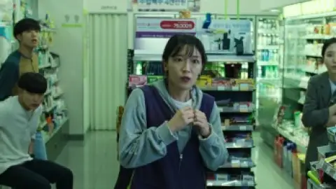 Still 2 of Exit (2019) BluRay [Hindi (ORG 2.0) & Korean] 1080p 720p & 480p Dual Audio [x264/10Bit-HEVC]