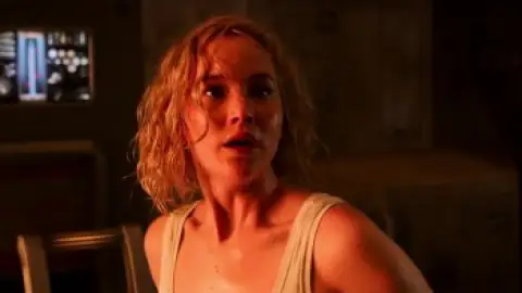 Still 6 of Passengers (2016) BluRay [Hindi (ORG 5.1) & English] 4K 1080p 720p & 480p [x264/10Bit-HEVC]