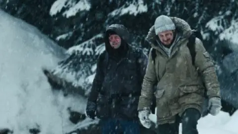 Still 6 of The Grey (2011) BluRay [Hindi (DD2.0) & English] 1080p 720p & 480p Dual Audio [x264/10Bit-HEVC]
