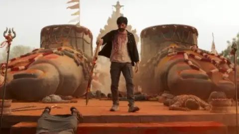 Still 8 of Mass Jathara (2025) DS4K WEB-DL [Hindi (DD5.1) & Telugu] 4K 1080p 720p & 480p Dual Audio [x264/10Bit-HEVC]