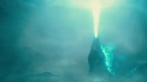 Still 6 of Godzilla: King of the Monsters (2019) BluRay [Hindi (ORG 5.1) + English] 4K 1080p 720p & 480p Dual Audio [x264/10Bit-HEVC]