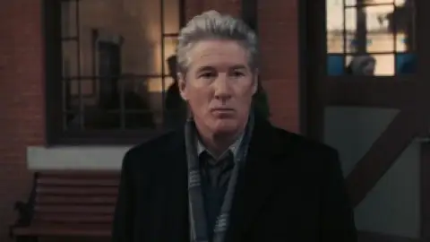 Still 4 of Hachi: A Dog’s Tale (2009) BluRay [Hindi (DD2.0) & English] 1080p 720p & 480p Dual Audio [x264/10Bit-HEVC]