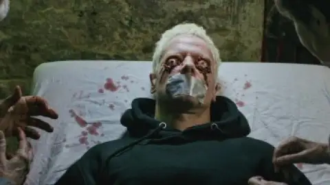Still 8 of The Goldsmith (2022) BluRay [Hindi (ORG 5.1) & Italian] 1080p 720p & 480p Dual Audio [x264/10Bit-HEVC]