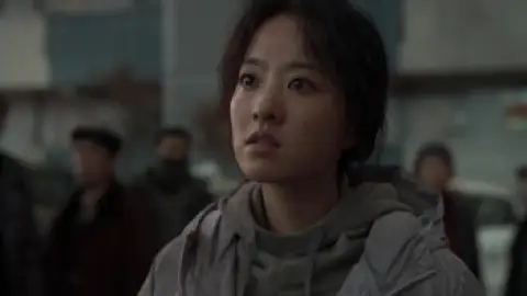 Still 8 of Concrete Utopia (2023) BluRay [Hindi (ORG 5.1) + Korean] 1080p 720p & 480p Dual Audio [x264/10Bit-HEVC]