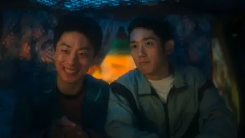 Still 5 of D.P. (Season 2) WEB-DL [Hindi (ORG 5.1) + Korean] 720p & 480p Dual Audio [x264/HEVC]