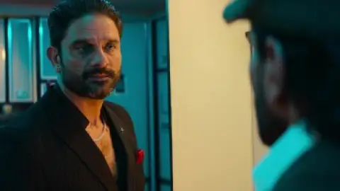 Still 6 of Jewel Thief – The Heist Begins (2025) WEB-DL [Hindi DD5.1] 4K 1080p 720p & 480p [x264/10Bit-HEVC]
