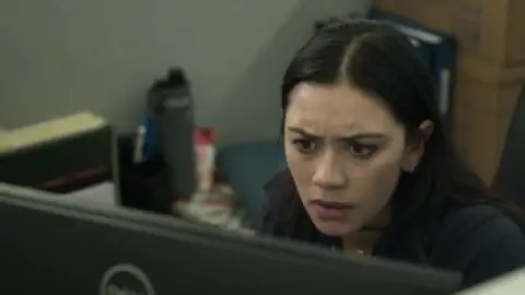 Still 2 of The Night Agent (Season 1) Dual Audio [Hindi (ORG 5.1) + English] WEB-DL 1080p 720p & 480p x264