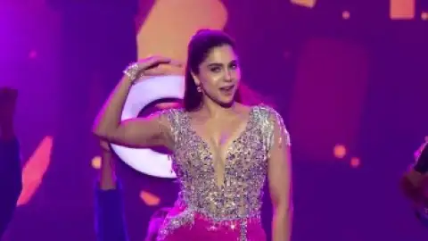 Still 1 of Zee Cine Awards (2025) WEB-DL Hindi 1080p 720p & 480p [x264/Esub] DD2.0 | Full Event