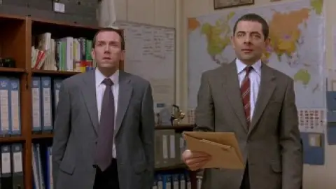 Still 1 of Johnny English (2003) BluRay [Hindi (ORG 5.1) & English] 1080p 720p & 480p [x264/10Bit-HEVC]