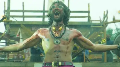 Still 3 of Retro (2025) DS4K WEB-DL [Hindi (DD5.1) & Tamil] 4K 1080p 720p & 480p Dual Audio [x264/10Bit-HEVC]