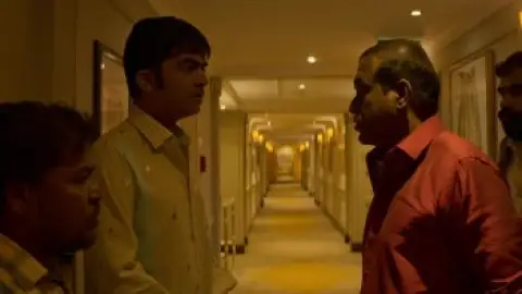 Still 4 of Vendhu Thanindhathu Kaadu (2022) UNCUT DS4K WEB-DL [Hindi (DD2.0) & Tamil] 4K 1080p 720p & 480p Dual Audio [x264/10Bit-HEVC]