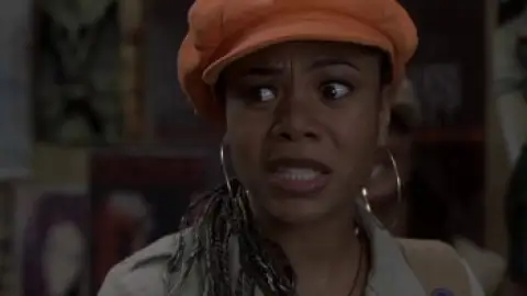 Still 2 of Scary Movie 3 (2003) BluRay [Hindi (DD2.0) & English] 1080p 720p & 480p Dual Audio [x264/10Bit-HEVC]
