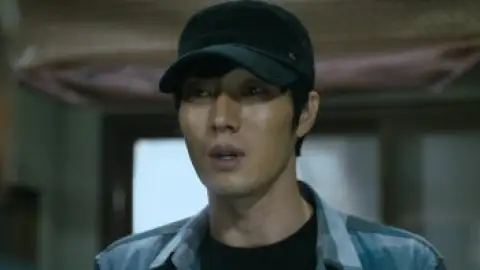 Still 6 of A Company Man (2012) BluRay [Hindi (ORG 5.1) & Korean] 1080p 720p & 480p Dual Audio [x264/10Bit-HEVC]