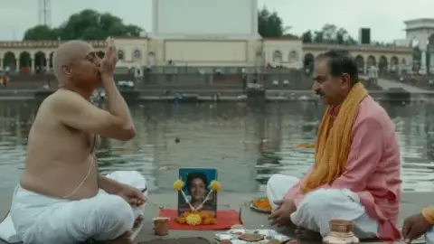 Still 3 of Taali (Season 1) Hindi WEB-DL 1080p 720p & 480p x264 DD5.1