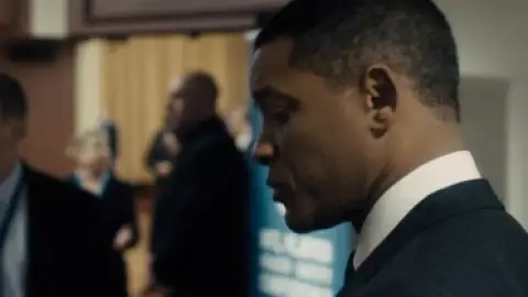 Still 1 of Concussion (2015) BluRay Dual Audio [Hindi (ORG 5.1) + English] 1080p 720p & 480p x264 DD5.1