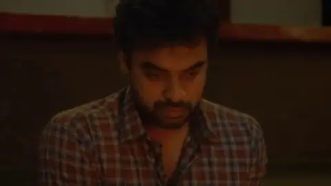 Still 4 of Minnal Murali (2021) WEB-DL [Hindi & Malayalam DD5.1] 1080p 720p & 480p [x264/HEVC]