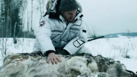Still 7 of The Grey (2011) BluRay [Hindi (DD2.0) & English] 1080p 720p & 480p Dual Audio [x264/10Bit-HEVC]