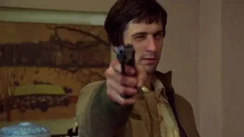 Still 5 of Taxi Driver (1976) BluRay [Hindi (DD5.1) & English] 4K 1080p 720p & 480p Dual Audio [x264/10Bit-HEVC]