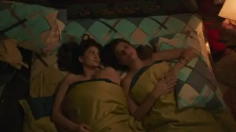 Still 5 of Murder in Mahim (Season 1) WEB-DL [Hindi DD5.1] 1080p 720p & 480p [x264/10Bit-HEVC] HD | ALL Episodes [JioCinema Series]