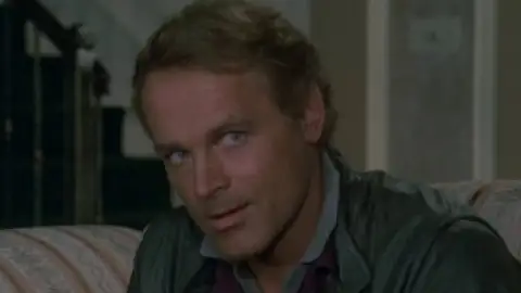 Still 4 of Miami Supercops (1985) BluRay [Hindi (DD2.0) & English] 1080p 720p & 480p Dual Audio [x264/10Bit-HEVC]