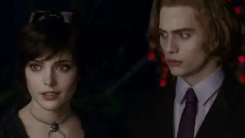 Still 5 of The Twilight Saga: Eclipse (2010) BluRay [Hindi (ORG 2.0) & English] 1080p 720p & 480p [x264/10Bit-HEVC]