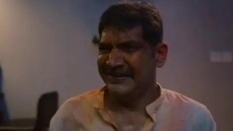 Still 6 of Edagaiye Apaghatakke Karana (2025) UNCUT WEB-DL [Hindi (DD2.0) & Kannada] 1080p 720p & 480p [x264/HEVC]