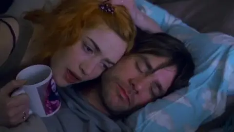 Still 5 of Eternal Sunshine of the Spotless Mind (2004) REMASTERED BluRay [Hindi (ORG 5.1) & English] 4K 1080p 720p & 480p Dual Audio [x264/10Bit-HEVC]